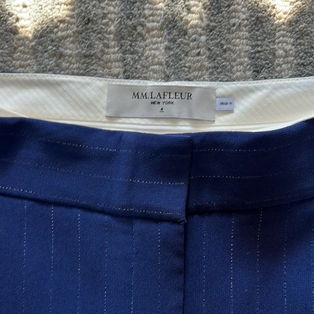 MM LaFleur lightweight navy blue pants. Size 4